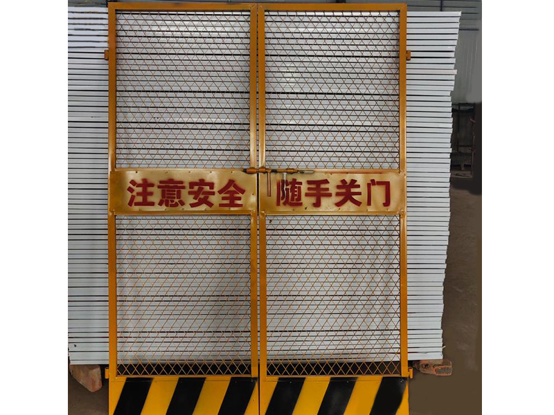 鋼板網(wǎng)井口防護(hù)門(mén) 鋼板網(wǎng)井口防護(hù)門(mén)